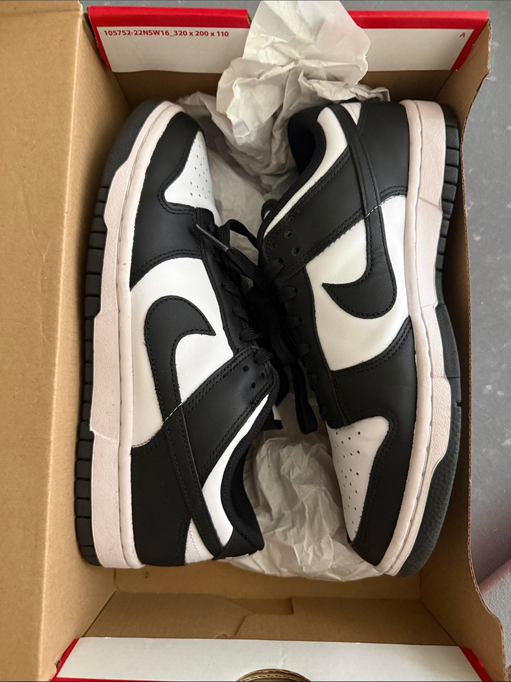 Black & White Low-Top women’s Sneakers - Classic Contrast